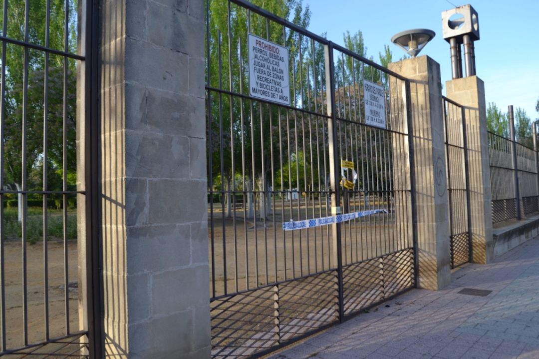 Puertas del Parque Norte cerradas Puertas del Parque Norte cerradas
