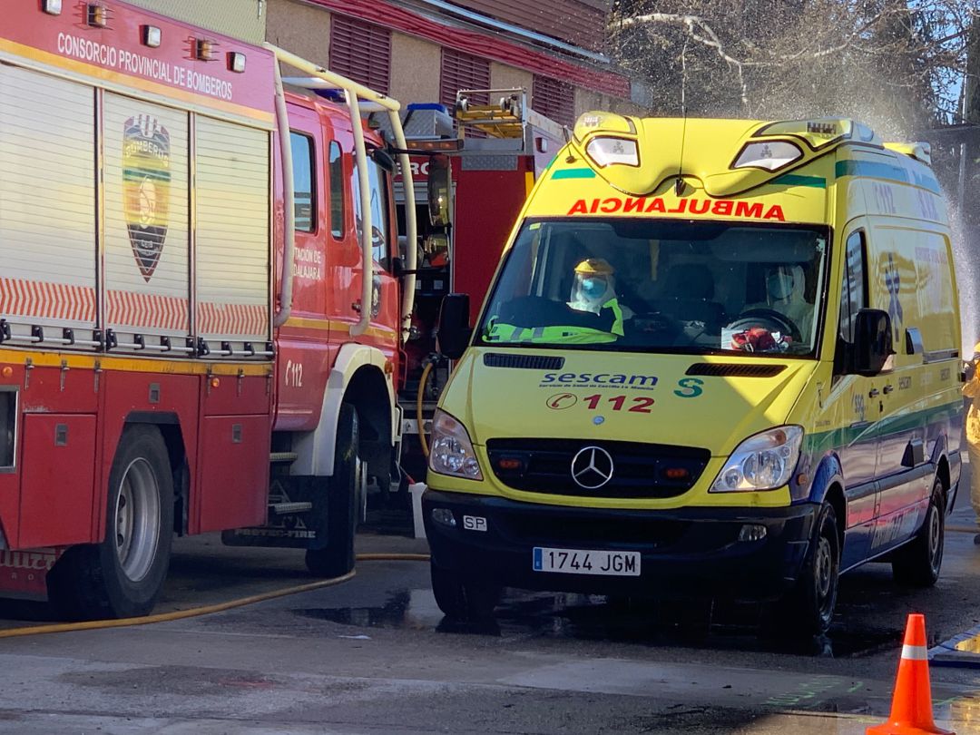 Desinfección de ambulancia en el Hospital de Guadalajara Desinfección de ambulancia en el Hospital de Guadalajara