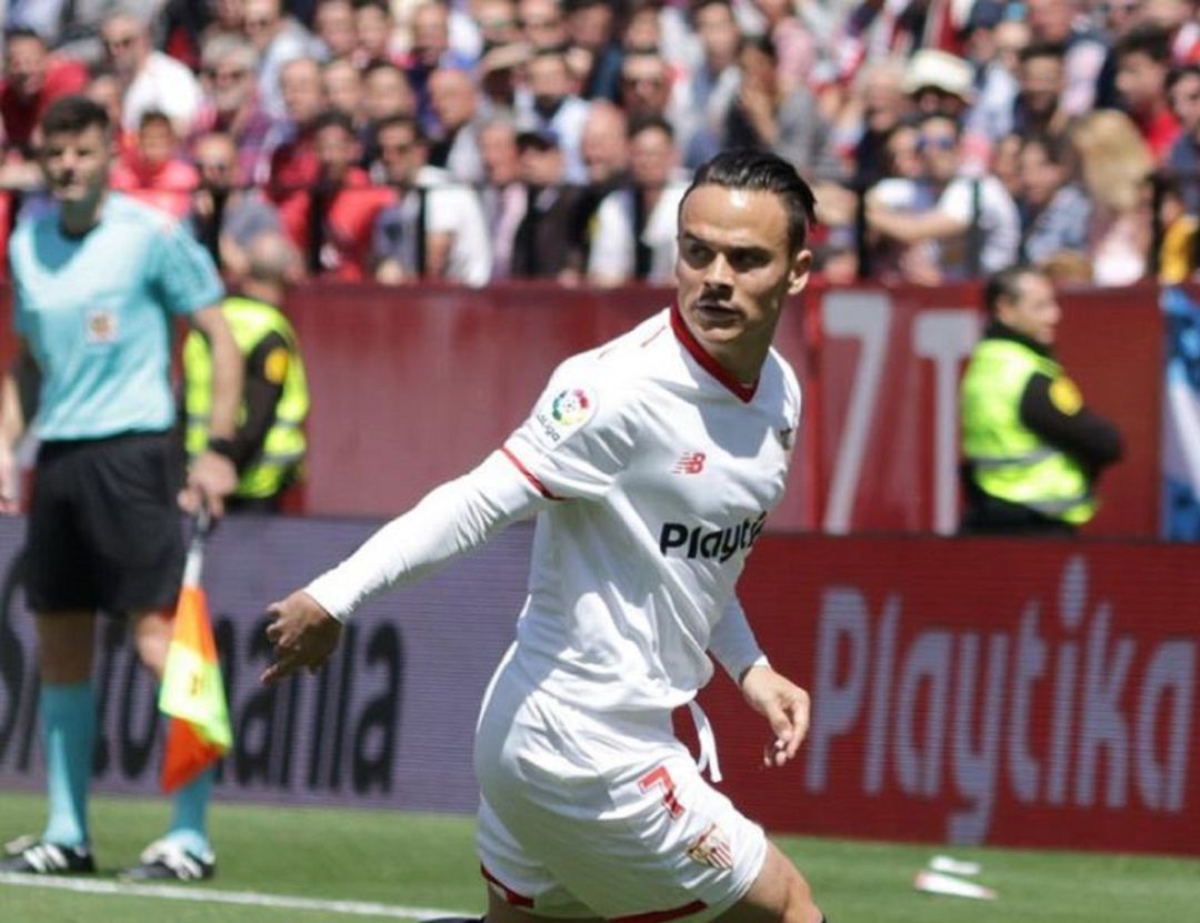 Roque Mesa durante un partido con la camiseta del Sevilla Roque Mesa durante un partido con la camiseta del Sevilla