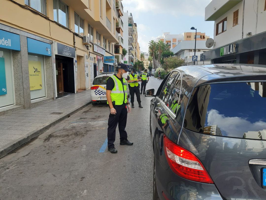 Controles policiales en la zona Controles policiales en la zona