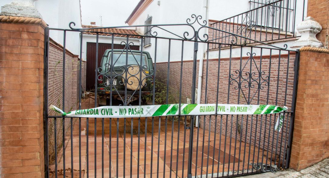 Vehículo requisado por la Guardia Civil en la vivienda del autor confeso de la muerte de Manuela Chavero. Vehículo requisado por la Guardia Civil en la vivienda del autor confeso de la muerte de Manuela Chavero.