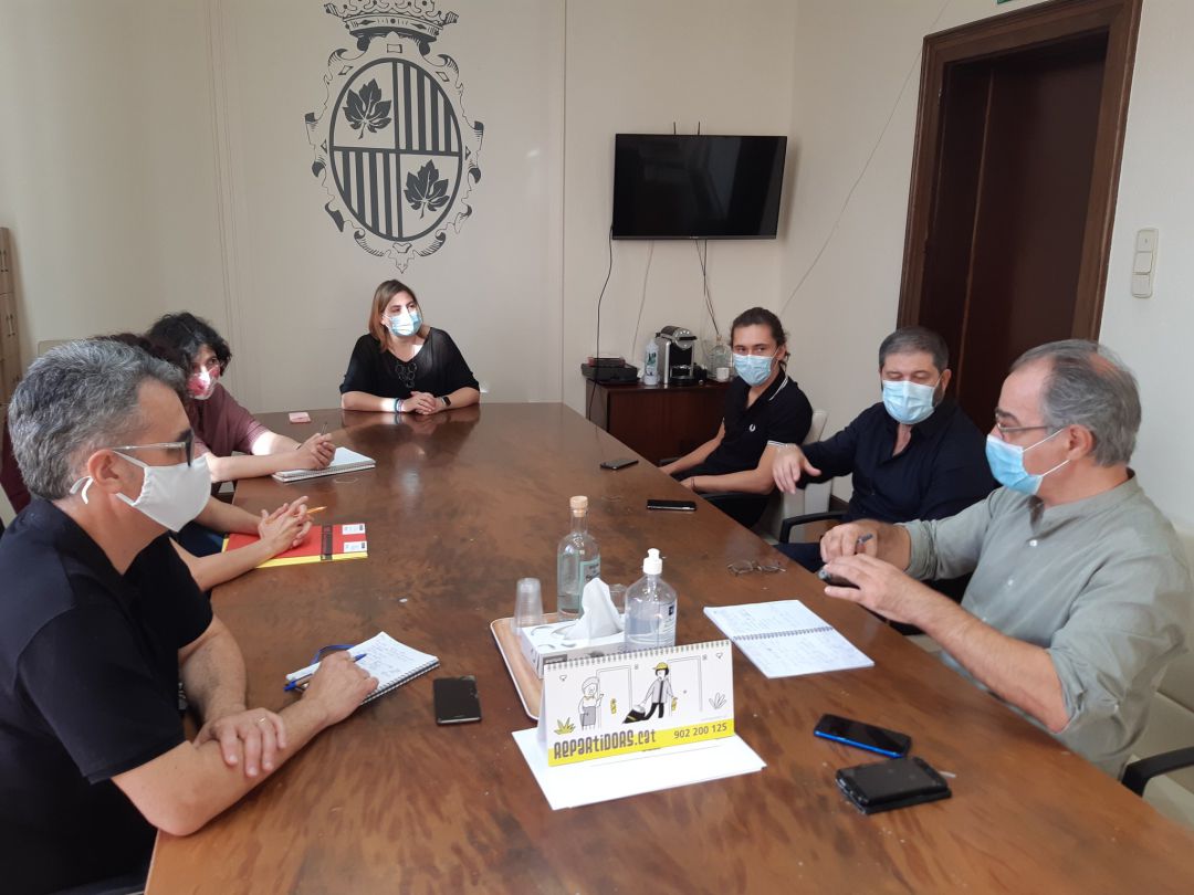 Un moment de la reunió de representants municipals amb la companyia Un moment de la reunió de representants municipals amb la companyia