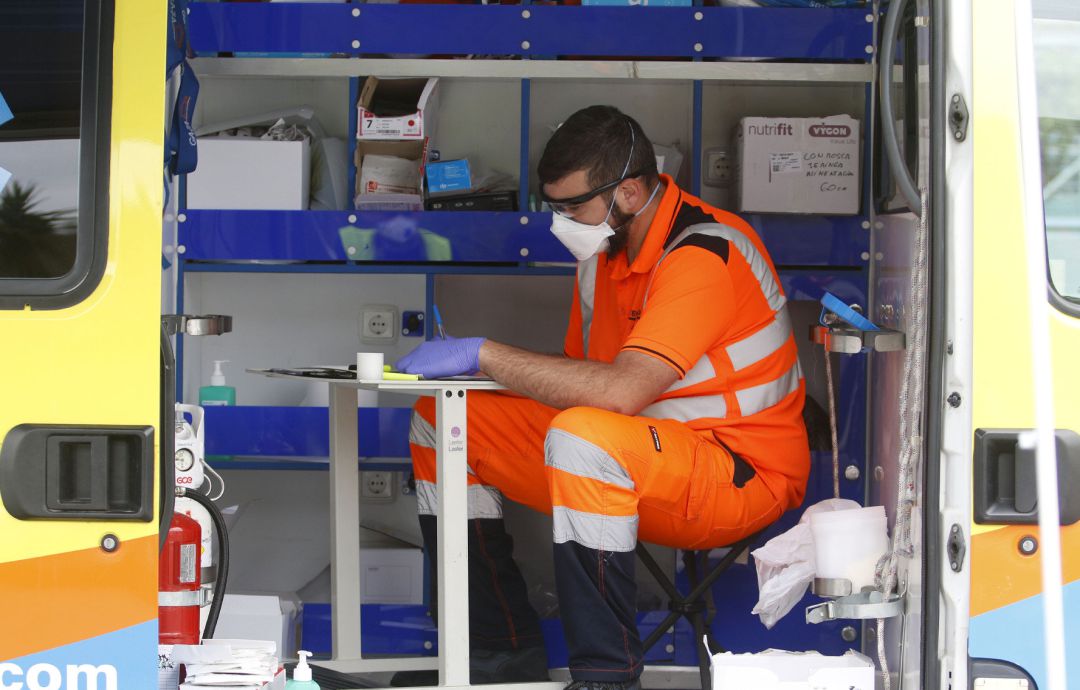 Dispositivo sanitario de la prueba test del PCR para detectar la infección por coronavirus Dispositivo sanitario de la prueba test del PCR para detectar la infección por coronavirus