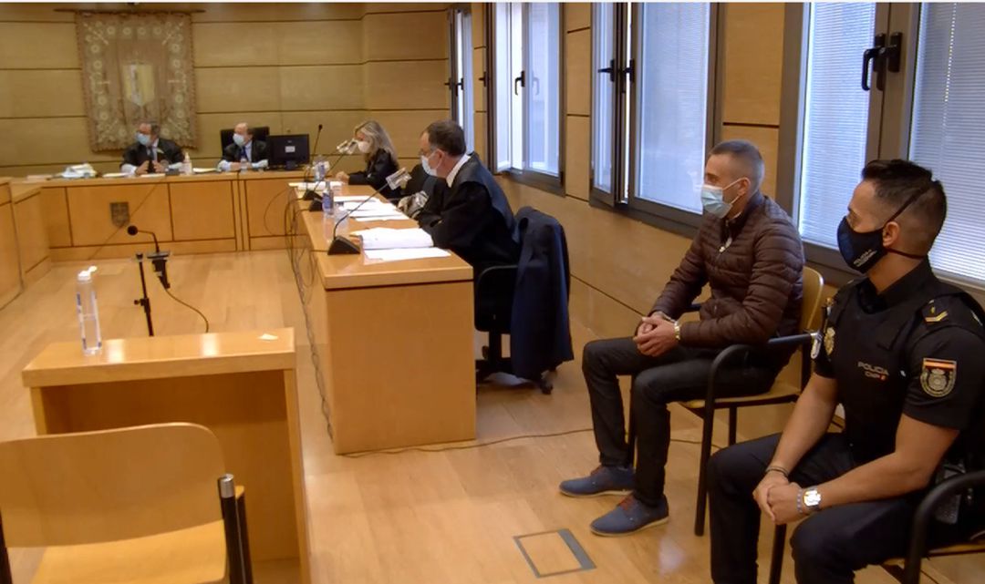 El acusado de matar al ferretero de Miguelturra ha reconocido los hechos ante el jurado popular El acusado de matar al ferretero de Miguelturra ha reconocido los hechos ante el jurado popular