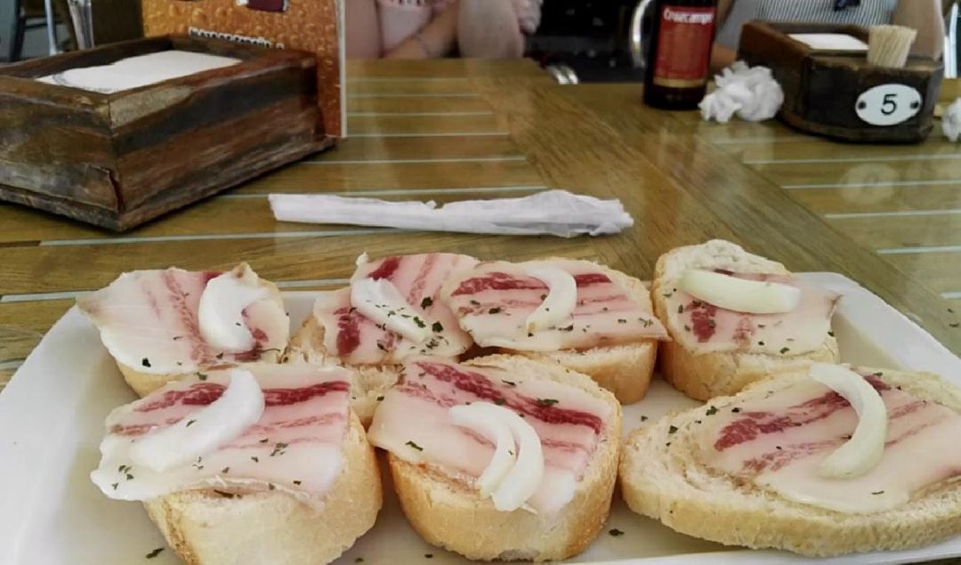 Imagen de una de las tapas del establecimiento 'El Rincón de la Villa', en Villahermosa (Ciudad Real) Imagen de una de las tapas del establecimiento 'El Rincón de la Villa', en Villahermosa (Ciudad Real)