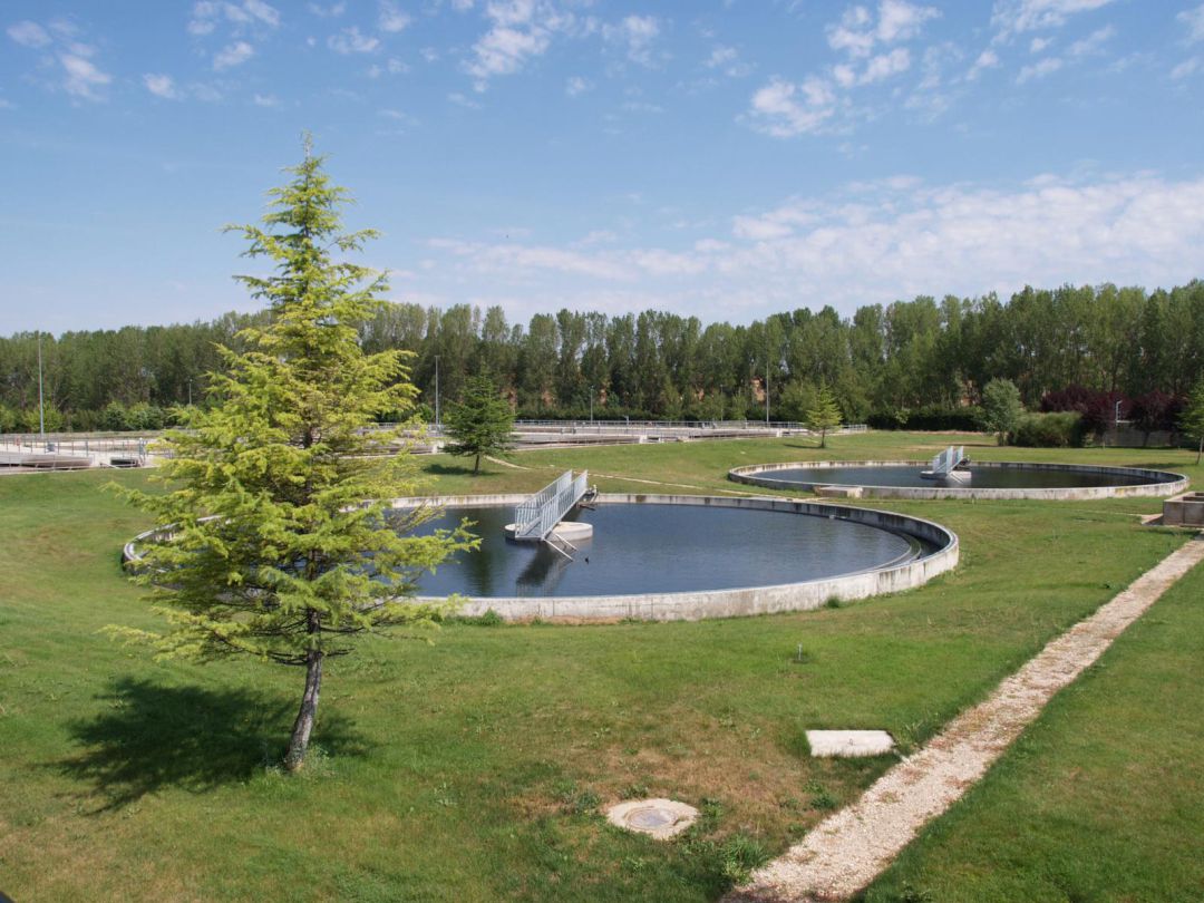 Las muestras se toman semanalmente de las aguas residuales en la depuradora municipal de Cuenca Las muestras se toman semanalmente de las aguas residuales en la depuradora municipal de Cuenca