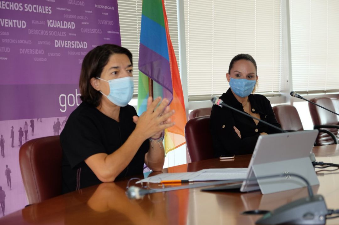 Sylvia Jaén y Noemí Santana durante la presentación de la convocatoria de ayudas Sylvia Jaén y Noemí Santana durante la presentación de la convocatoria de ayudas