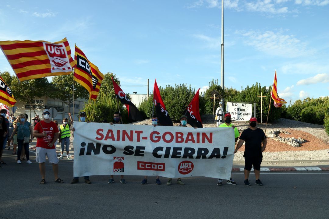 L'acord s'ha tancat hores després de la manifestació de més de 200 persones que va tornar a tallar la N-340. L'acord s'ha tancat hores després de la manifestació de més de 200 persones que va tornar a tallar la N-340.