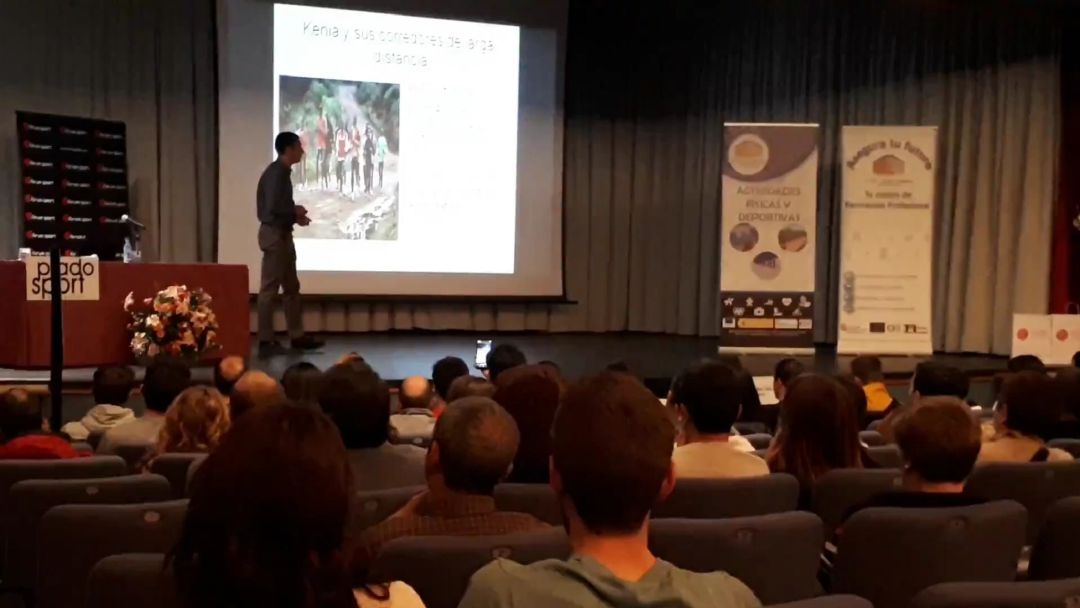 La ponencia del ex atleta Arturo Casado en la pasada edición de las charlas que organizan desde el centro de educación Santa Catalina. La ponencia del ex atleta Arturo Casado en la pasada edición de las charlas que organizan desde el centro de educación Santa Catalina.