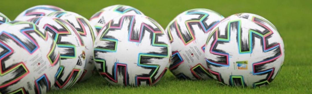 Balones en un campo Balones en un campo