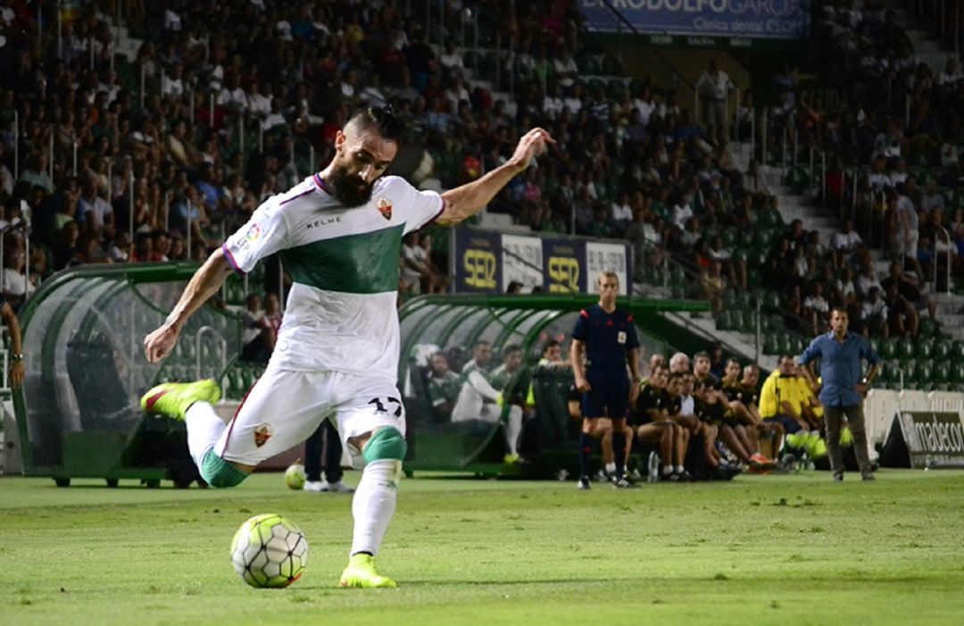 Cifu en un partido de su anterior etapa en el Elche Cifu en un partido de su anterior etapa en el Elche