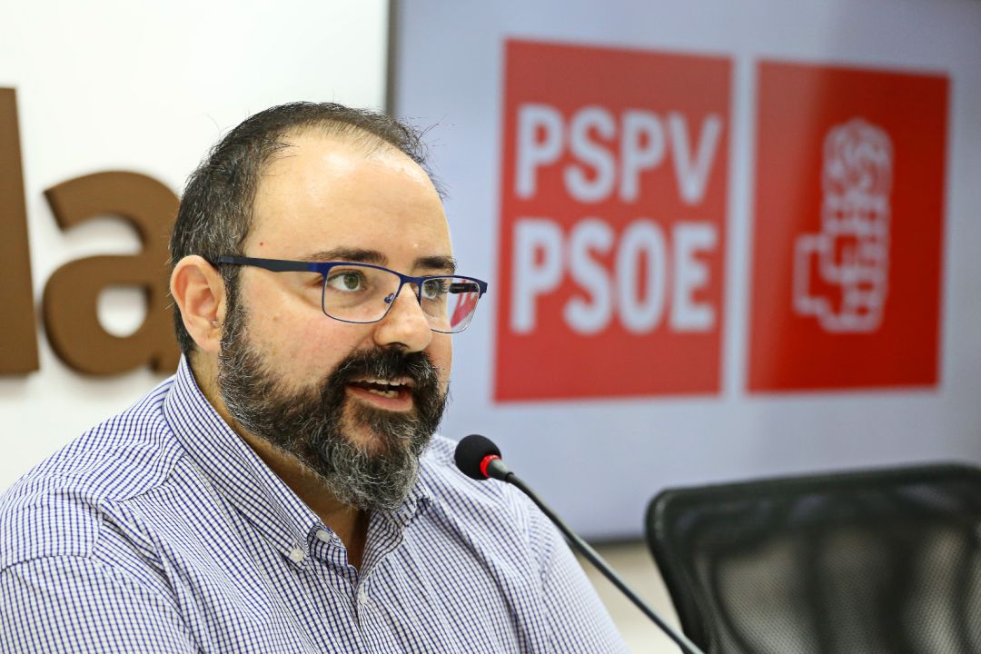 Jesús Sellés, edil de Elda y diputado autonómico del PSOE en Les Corts Jesús Sellés, edil de Elda y diputado autonómico del PSOE en Les Corts