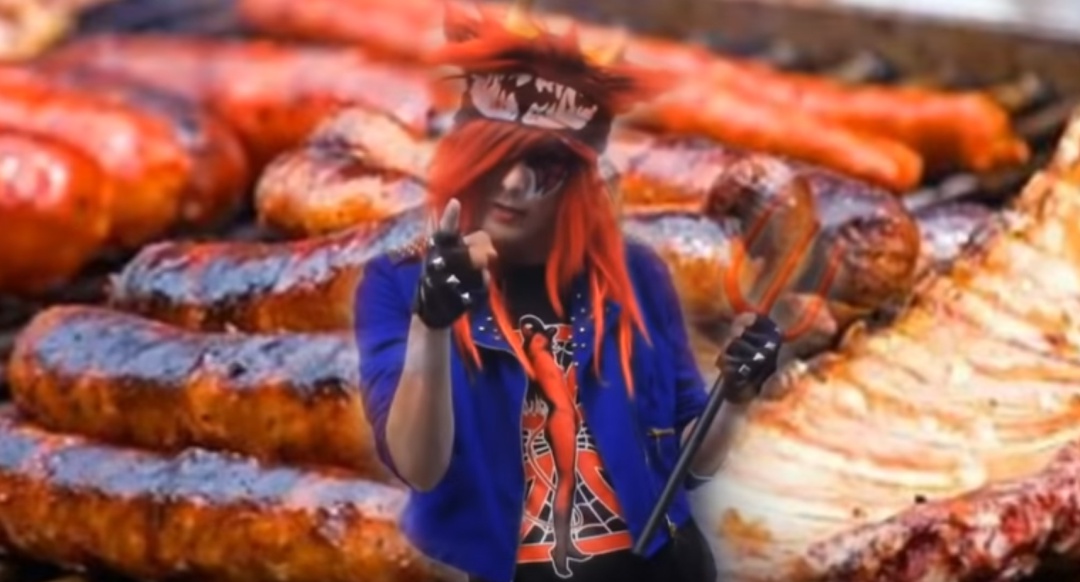Diablillojl en un fotograma del videoclip de Come Churrasco Diablillojl en un fotograma del videoclip de Come Churrasco