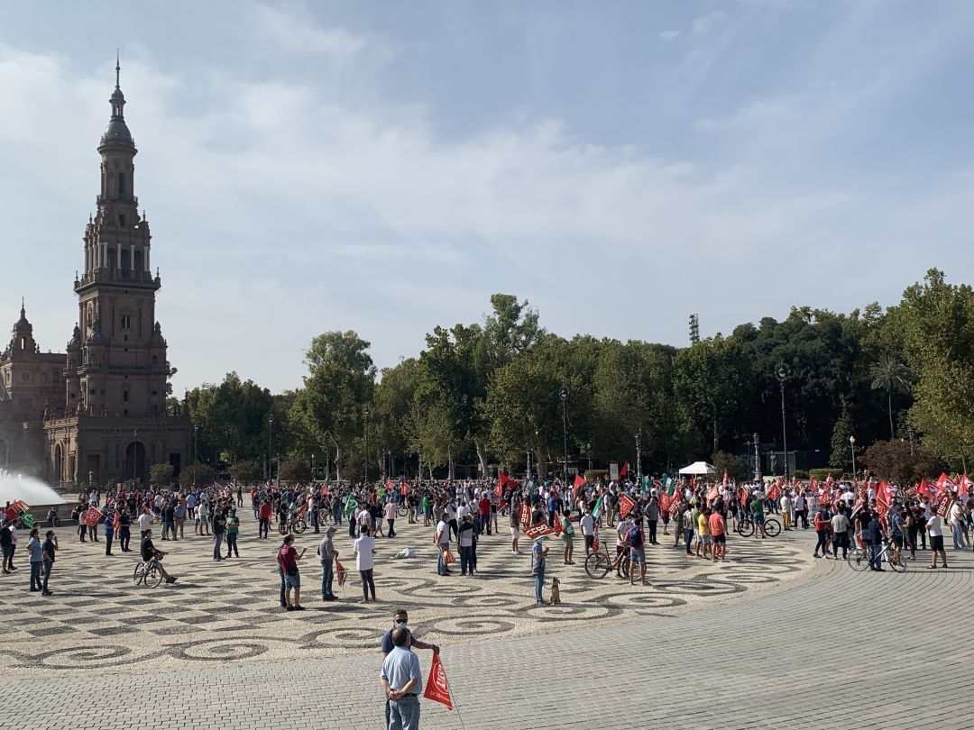 Concentración de los trabajadores del sector aeroespacial en la Plaza de España Concentración de los trabajadores del sector aeroespacial en la Plaza de España