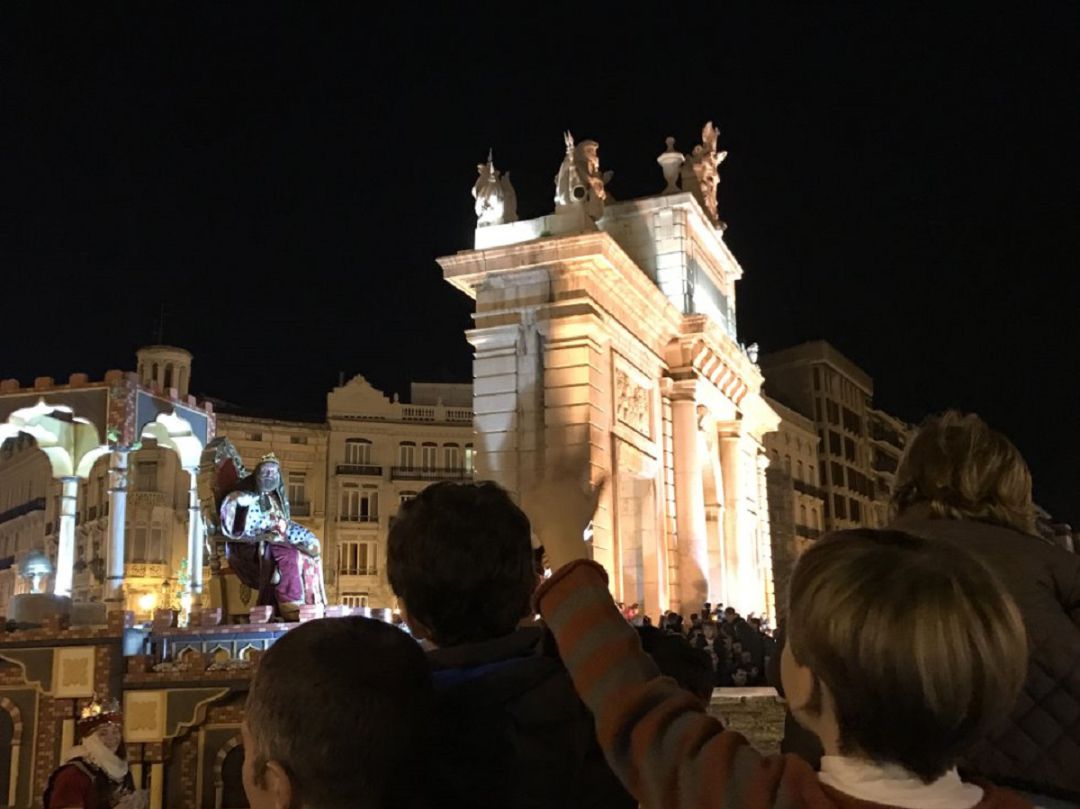 Foto de archivo de un momento en la Cabalgata de Reyes Magos de València de 2017 Foto de archivo de un momento en la Cabalgata de Reyes Magos de València de 2017