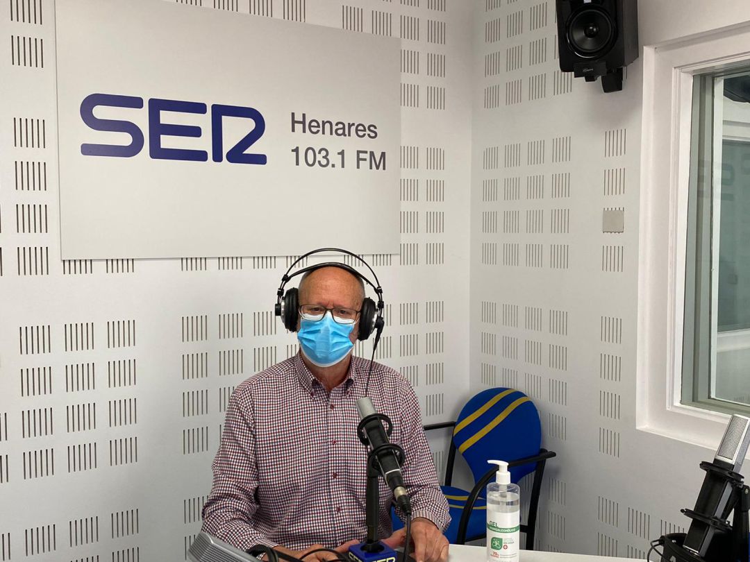 Antonio Barahona, alcalde de Villalbilla, en los estudios de SER Henares. Antonio Barahona, alcalde de Villalbilla, en los estudios de SER Henares.