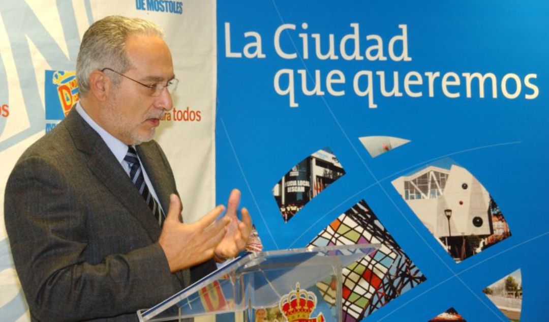 Esteban Parro, exalcalde de Móstoles, durante un acto (foto de archivo) Esteban Parro, exalcalde de Móstoles, durante un acto (foto de archivo)