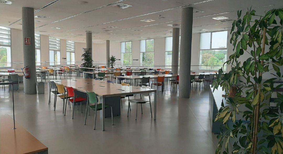 El centro permanecerá de momento abierto como sala de estudio, aunque, a partir de la próxima semana, también lo estará como sala de adultos, bebeteca, sala infantil y juvenil y sala joven. El centro permanecerá de momento abierto como sala de estudio, aunque, a partir de la próxima semana, también lo estará como sala de adultos, bebeteca, sala infantil y juvenil y sala joven.