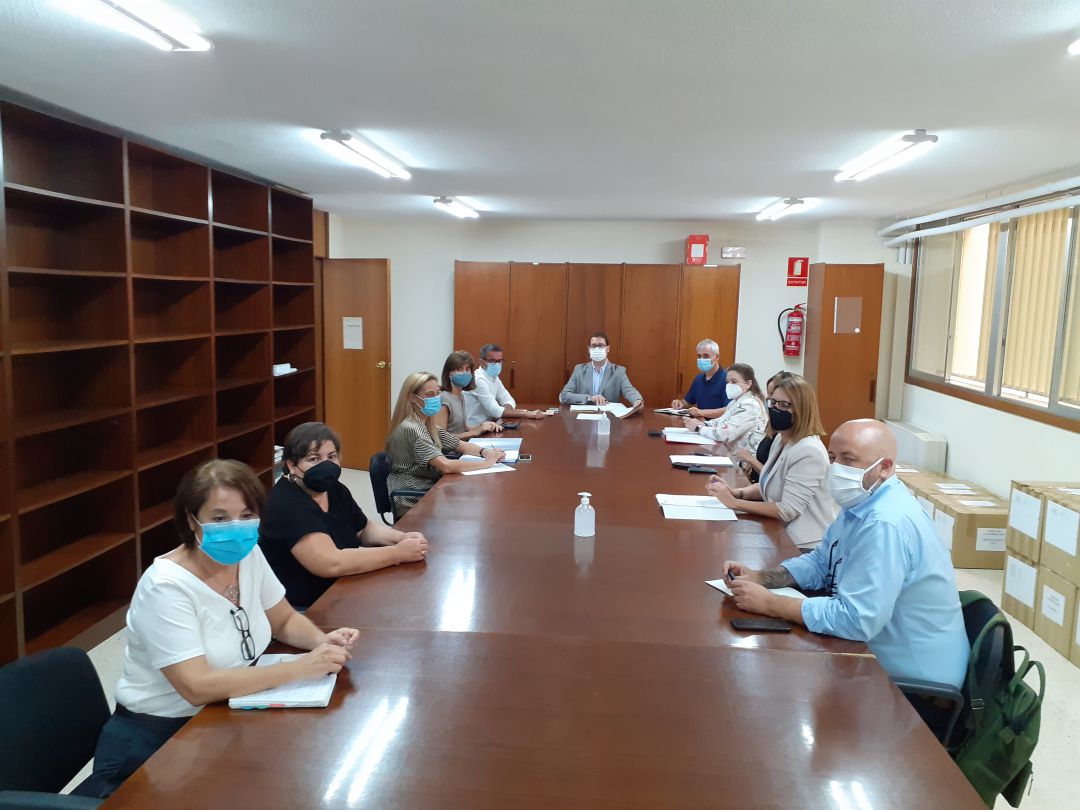 Representantes de la Generalitat, Ayuntamiento de Alicante y comunidad educativa de El Somni se han reunido este miércoles en Alicante Representantes de la Generalitat, Ayuntamiento de Alicante y comunidad educativa de El Somni se han reunido este miércoles en Alicante