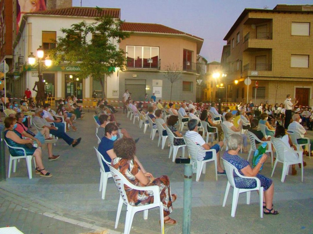Público con medidas de seguridad durante un concierto, este verano, en Quintanar Público con medidas de seguridad durante un concierto, este verano, en Quintanar