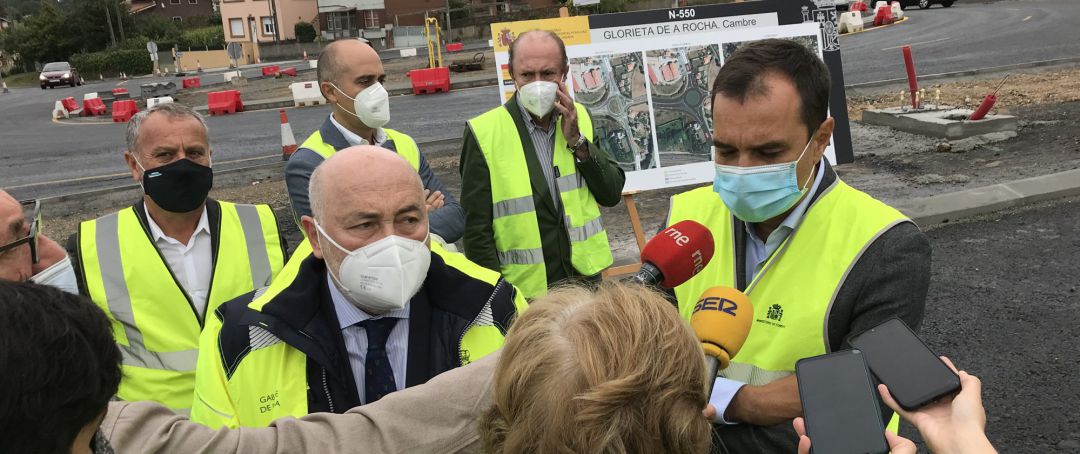 El secretario general de Infraestructuras, Sergio Vázquez, visita las obras de mejora del cruce de A Rocha en Cambre El secretario general de Infraestructuras, Sergio Vázquez, visita las obras de mejora del cruce de A Rocha en Cambre