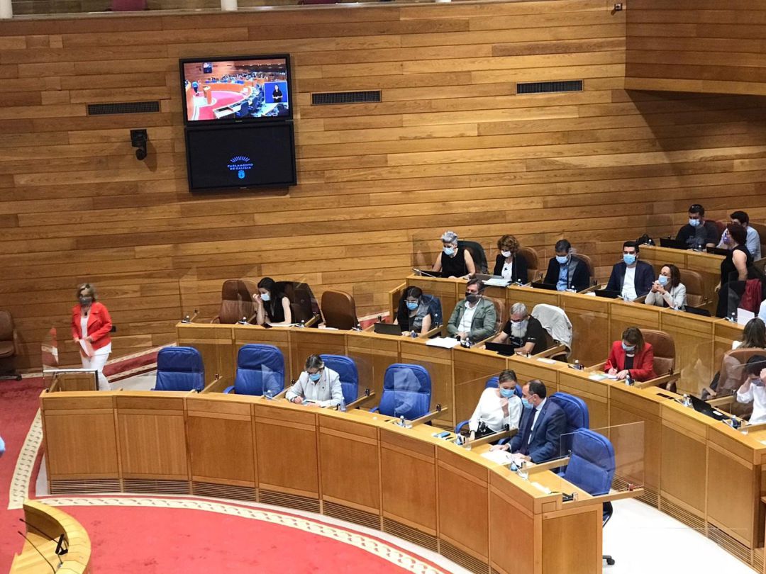 el conselleiro de Sanidade, Julio García Comesaña, habla con la titular de Politica Social, Fabiola García, tras su comparecencia.
EUROPA PRESS
el conselleiro de Sanidade, Julio García Comesaña, habla con la titular de Politica Social, Fabiola García, tras su comparecencia.
EUROPA PRESS