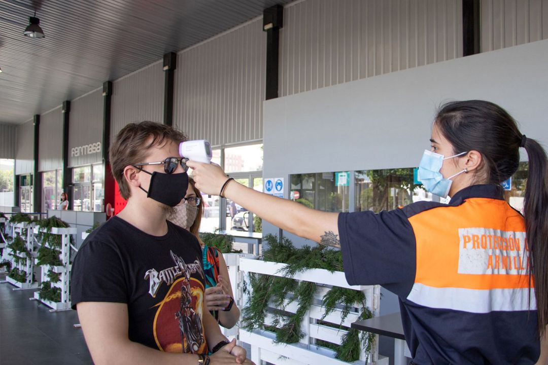Control de temperatura como medida de prevención de la covid-19 en el acceso de la Feria de Muestras de Armilla(Granada) Control de temperatura como medida de prevención de la covid-19 en el acceso de la Feria de Muestras de Armilla(Granada)