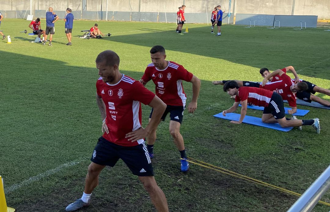 En la imagen, Alberto Martín junto a Morcillo durante un entrenamiento. En la imagen, Alberto Martín junto a Morcillo durante un entrenamiento.
