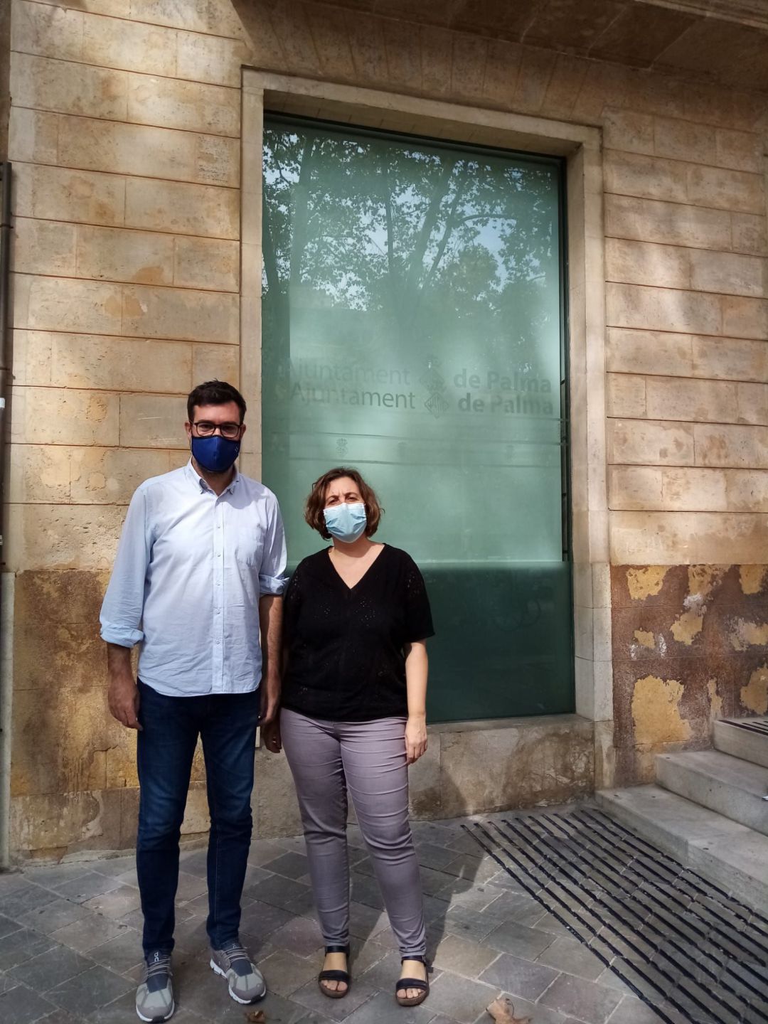 El teniente de alcalde de cultura y Bienestar Social, Antoni Noguera, y la coordinadora general de Bienestar, Catalina Trobat El teniente de alcalde de cultura y Bienestar Social, Antoni Noguera, y la coordinadora general de Bienestar, Catalina Trobat
