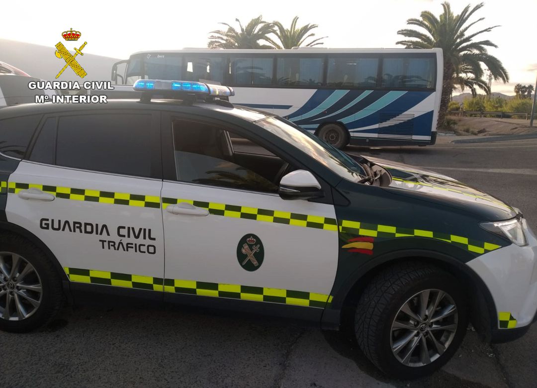 Arrojó los resultados de 0,43 y 0,38 miligramos de alcohol por litro de aire espirado en sendas pruebas, siendo la máxima de 0,15 mg. para conductores profesionales Arrojó los resultados de 0,43 y 0,38 miligramos de alcohol por litro de aire espirado en sendas pruebas, siendo la máxima de 0,15 mg. para conductores profesionales