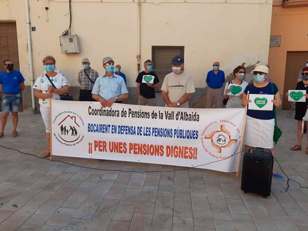 Imatge de l'última concentració en defensa de les pensions a localitat de Bocairent Imatge de l'última concentració en defensa de les pensions a localitat de Bocairent