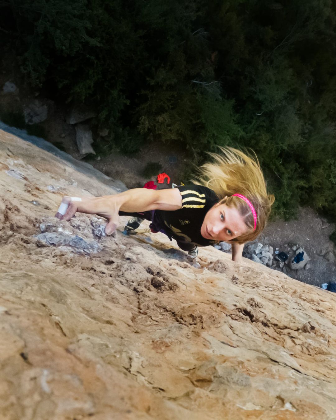 La escaladora gallega del Club ASESOU, Iria Gutiérrez conseguió encadenar en Huesca, en la escuela Pico del Águila, vía Soldado Universal, una dificultad 8A La escaladora gallega del Club ASESOU, Iria Gutiérrez conseguió encadenar en Huesca, en la escuela Pico del Águila, vía Soldado Universal, una dificultad 8A