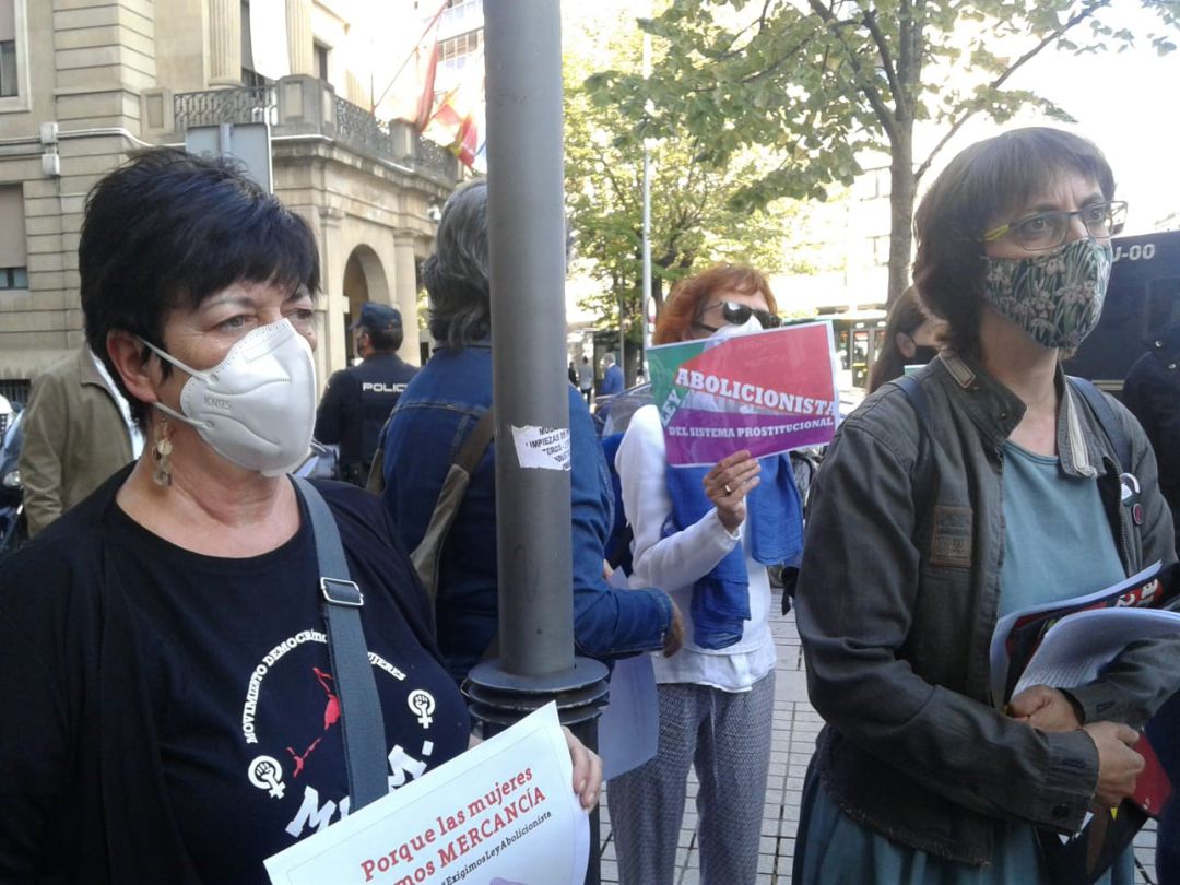 La Plataforma Navarra de Mujeres por la Abolición de la Prostitución presenta una carta en la Delegación del Gobierno para solicitar la aprobación de una ley abolicionista del sistema prostitucional La Plataforma Navarra de Mujeres por la Abolición de la Prostitución presenta una carta en la Delegación del Gobierno para solicitar la aprobación de una ley abolicionista del sistema prostitucional