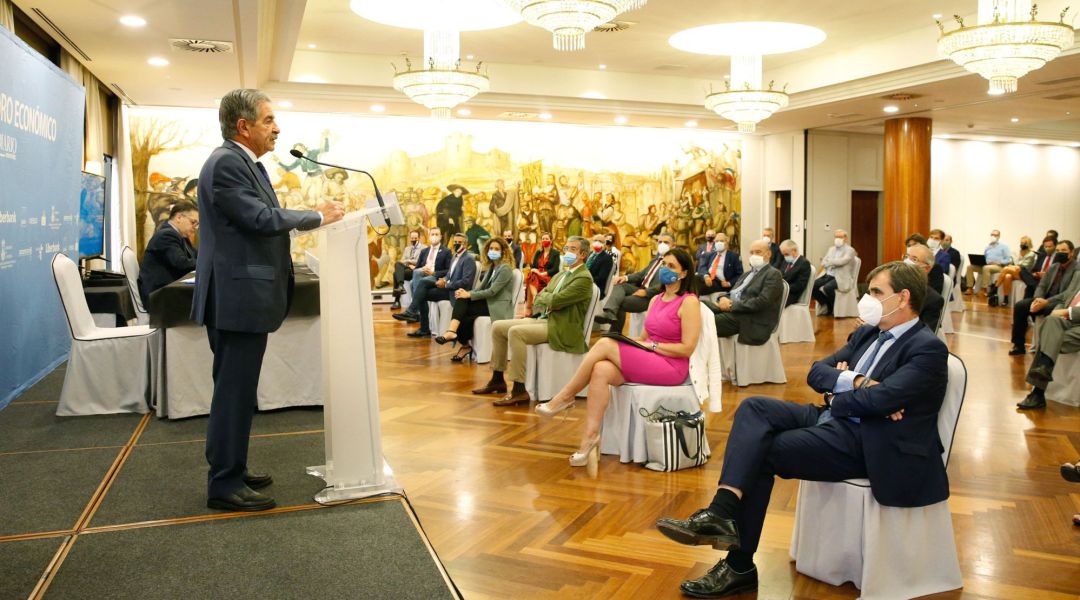 El presidente de Cantabria, Miguel Ángel Revilla, en el Foro del Diario Montañés
El presidente de Cantabria, Miguel Ángel Revilla, en el Foro del Diario Montañés