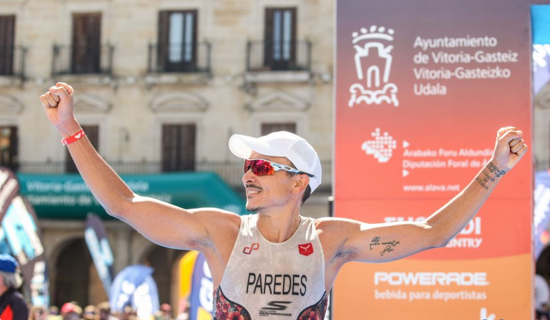 Paredes, durante el Triatlón de Vitoria en 2015 Paredes, durante el Triatlón de Vitoria en 2015