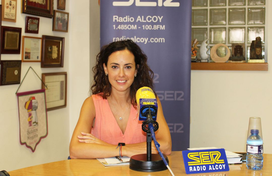 La alcaldesa Mireia Estepa en los estudios de Radio Alcoy La alcaldesa Mireia Estepa en los estudios de Radio Alcoy