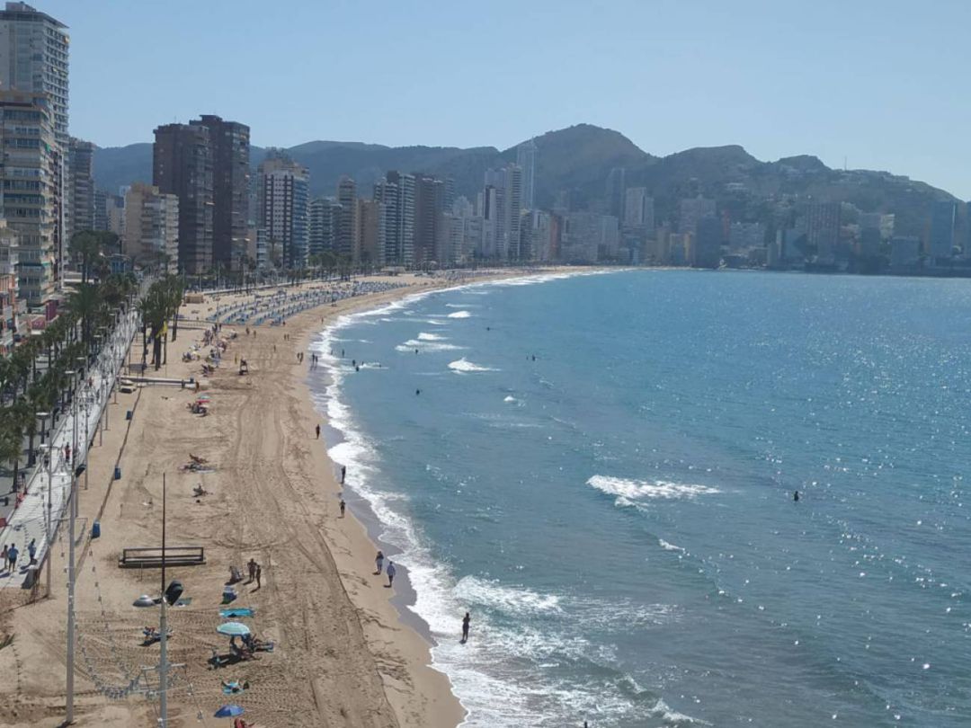 Imagen de la playa de Benidorm durante este año 2020 Imagen de la playa de Benidorm durante este año 2020