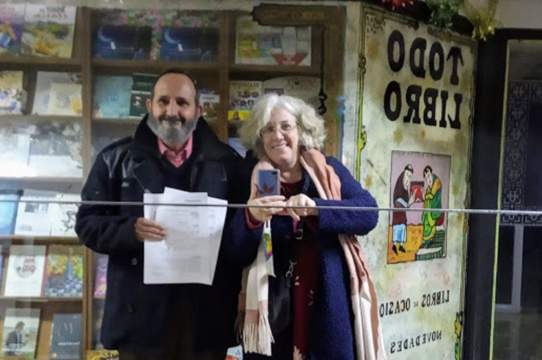Elías Domingo y Ángela Gavilán, frente a su negocio Elías Domingo y Ángela Gavilán, frente a su negocio