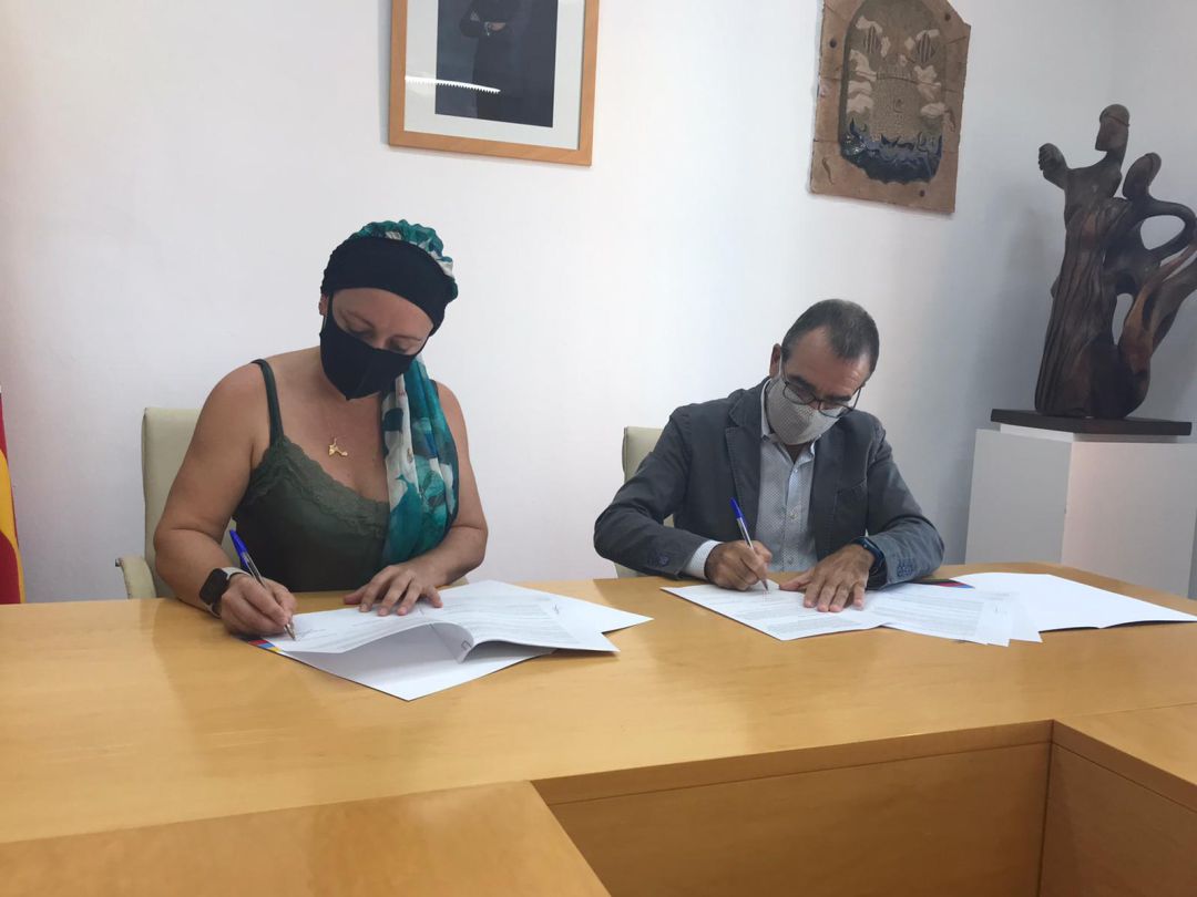 Un momento durante la firma del convenio con el Consell de Formentera Un momento durante la firma del convenio con el Consell de Formentera
