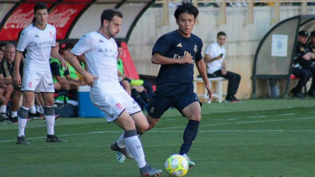 Castañeda ante Kubo, en el último amistoso celebrado en León Castañeda ante Kubo, en el último amistoso celebrado en León