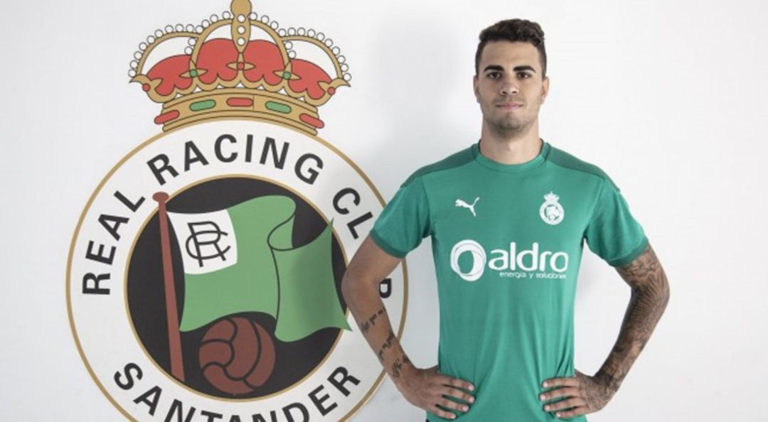 Nico Santos estuvo las cuatro últimas temporadas en la cantera del Fulham londinense. Nico Santos estuvo las cuatro últimas temporadas en la cantera del Fulham londinense.