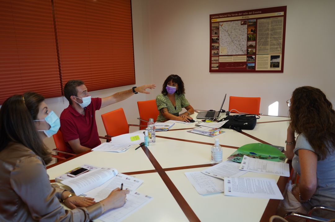 Miembros del Tribunal que ha asignado las becas de Igualdad de la Diputación de Segovia. Miembros del Tribunal que ha asignado las becas de Igualdad de la Diputación de Segovia.