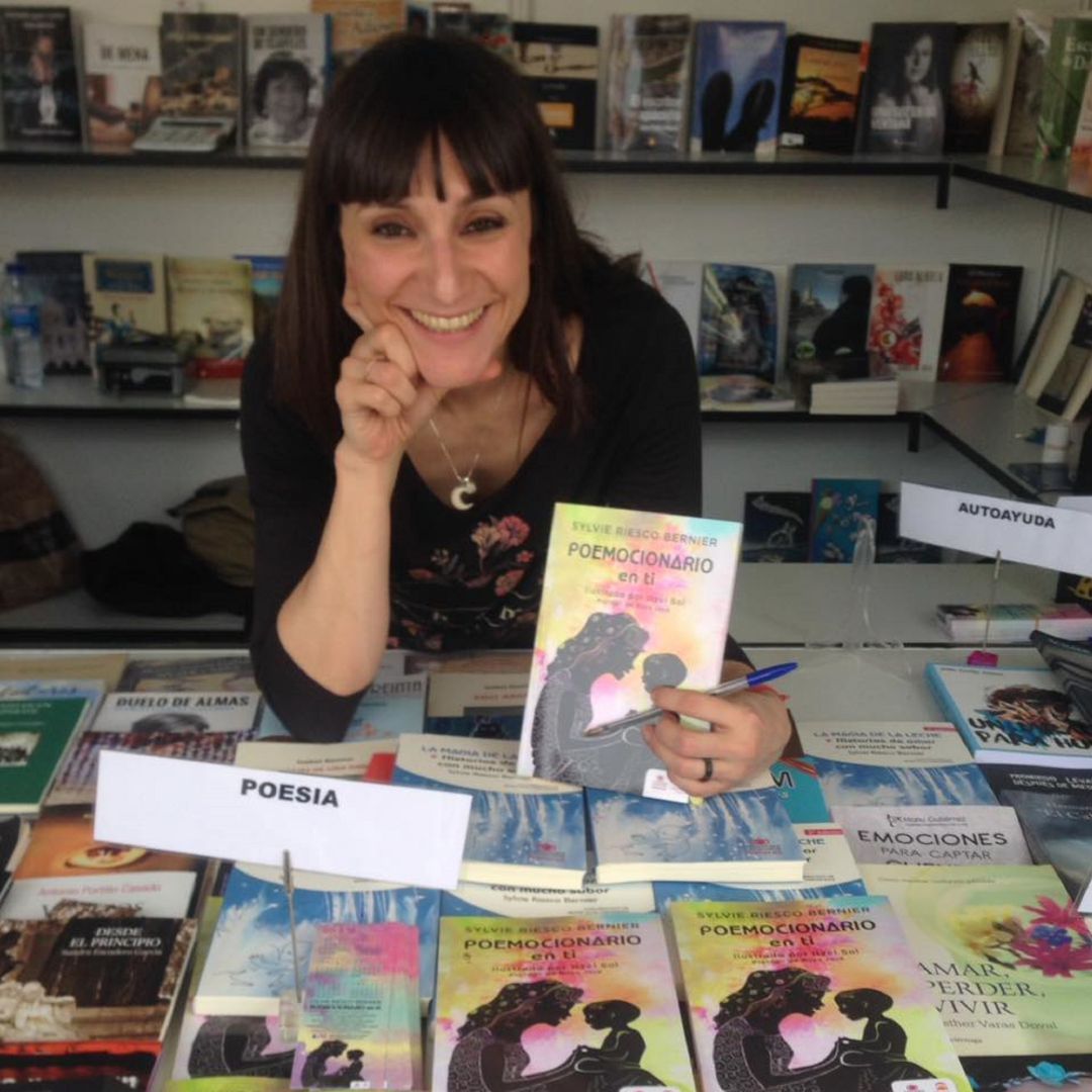 La escritora Sylvie Riesco Bernier La escritora Sylvie Riesco Bernier