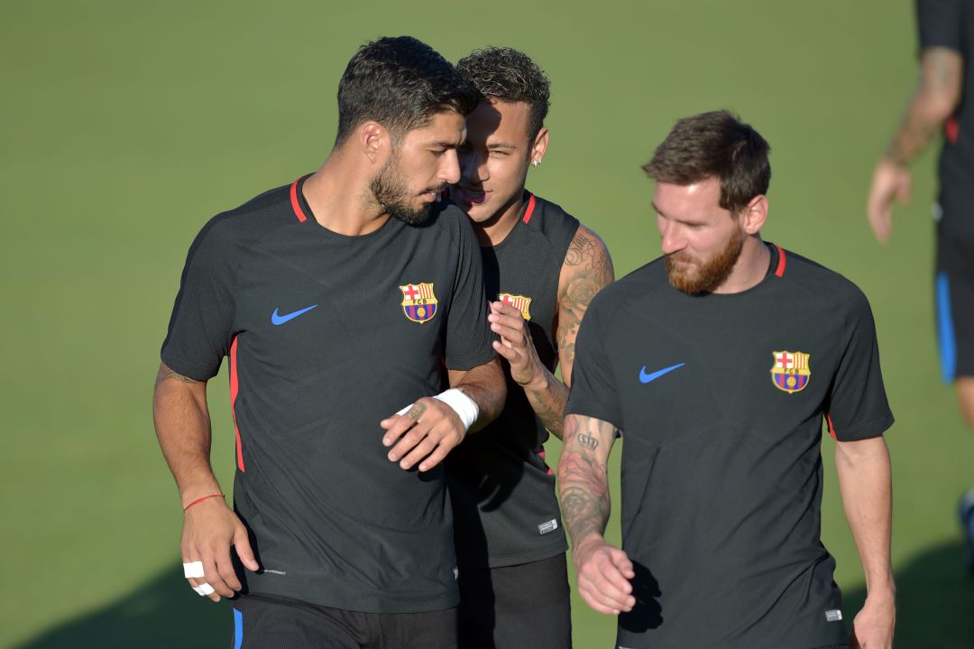 Luis Suárez, junto a Neymar y Messi Luis Suárez, junto a Neymar y Messi