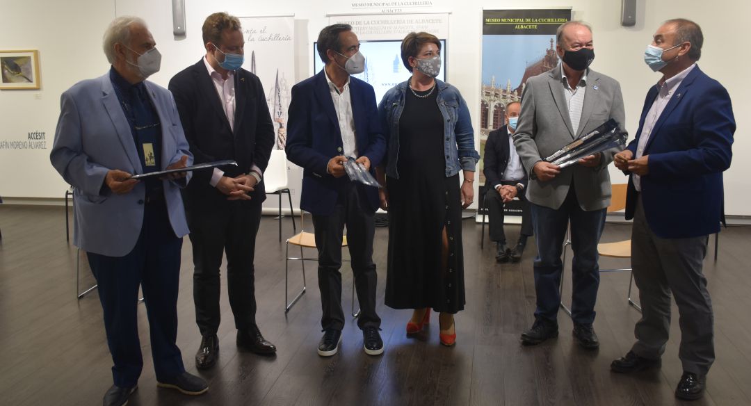 Amós Núñez, Vicente Casañ, José Bono, Pilar Jiménez, Manuel Pérez Castell y José Luis Abiétar Amós Núñez, Vicente Casañ, José Bono, Pilar Jiménez, Manuel Pérez Castell y José Luis Abiétar