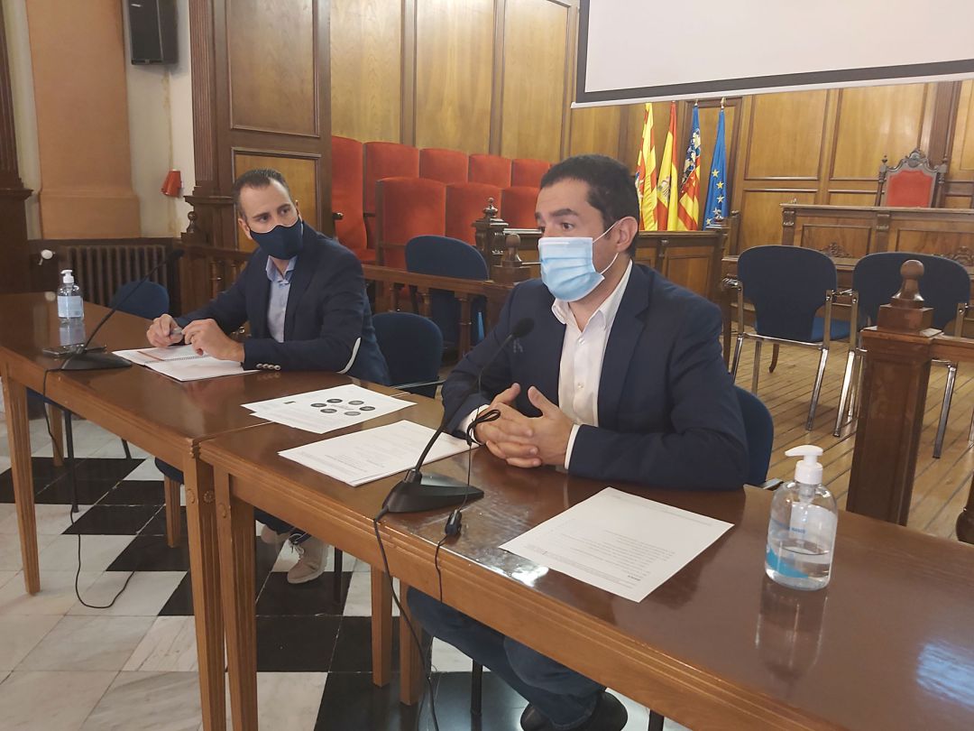 Alberto Belda y Antonio Francés, presentando el documento Alberto Belda y Antonio Francés, presentando el documento
