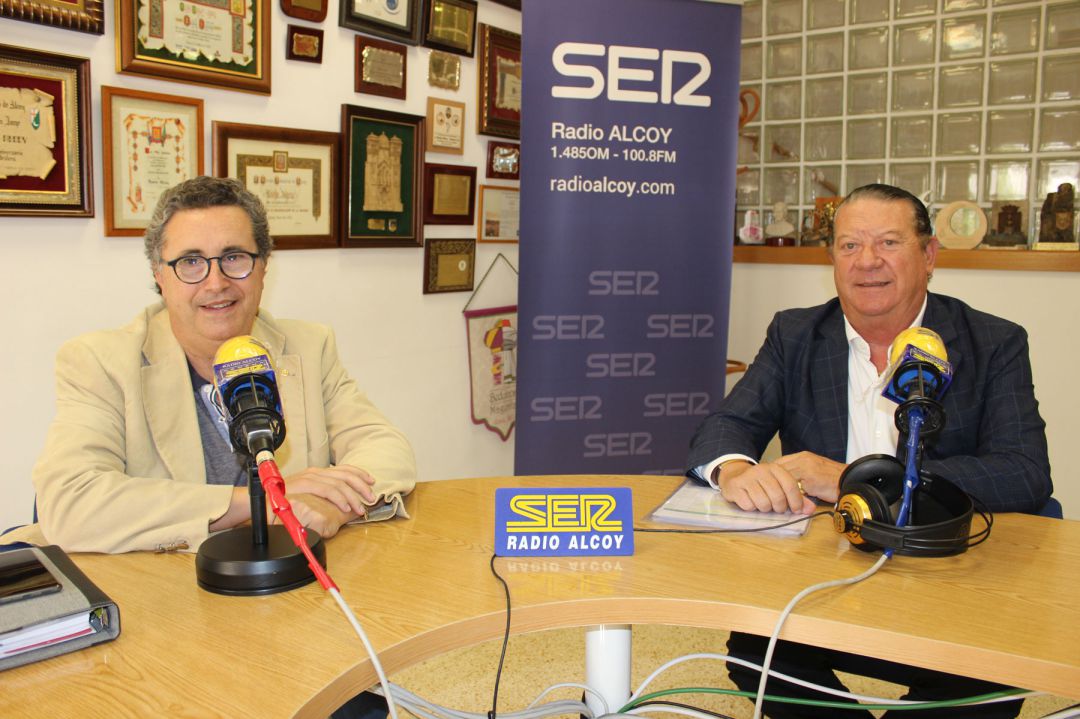 Fernando Villanueva y Jorge Vaquer en los estudios de Radio Alcoy Fernando Villanueva y Jorge Vaquer en los estudios de Radio Alcoy