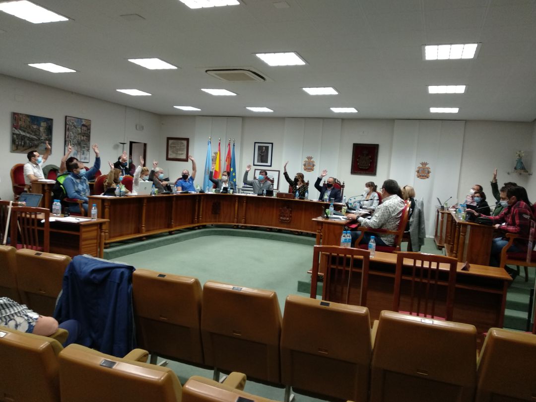 Podemos, Vox e IU se sumaron a los concejales del equipo de gobierno de PP y Ciudadanos para respaldar la aprobación inicial del PGOU Podemos, Vox e IU se sumaron a los concejales del equipo de gobierno de PP y Ciudadanos para respaldar la aprobación inicial del PGOU