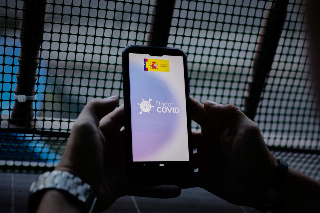 La app Radar Covid, en un dispositivo móvil. Imagen de archivo La app Radar Covid, en un dispositivo móvil. Imagen de archivo
