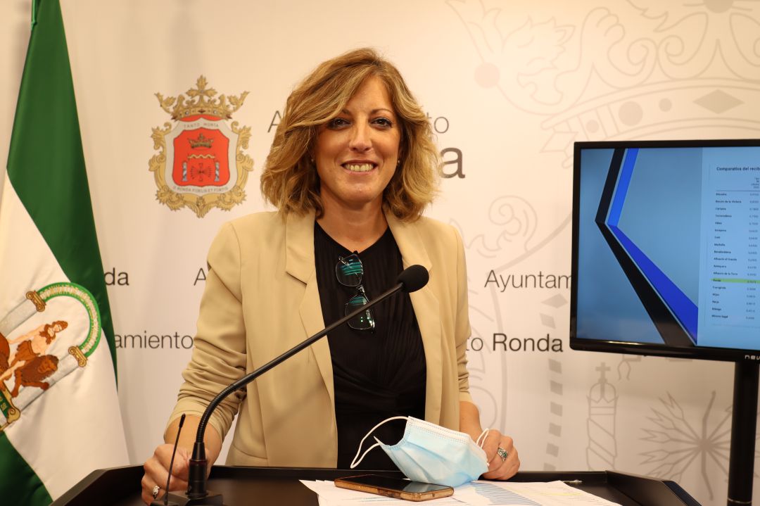La concejal de Economía, Mari Carmen Martínez, ha presentado la propuesta que se debatirá este lunes en sesión plenaria La concejal de Economía, Mari Carmen Martínez, ha presentado la propuesta que se debatirá este lunes en sesión plenaria